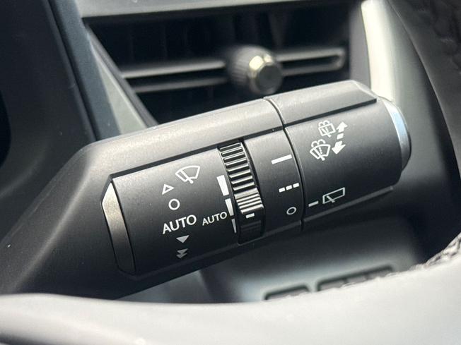LEXUS Ux Photo 21