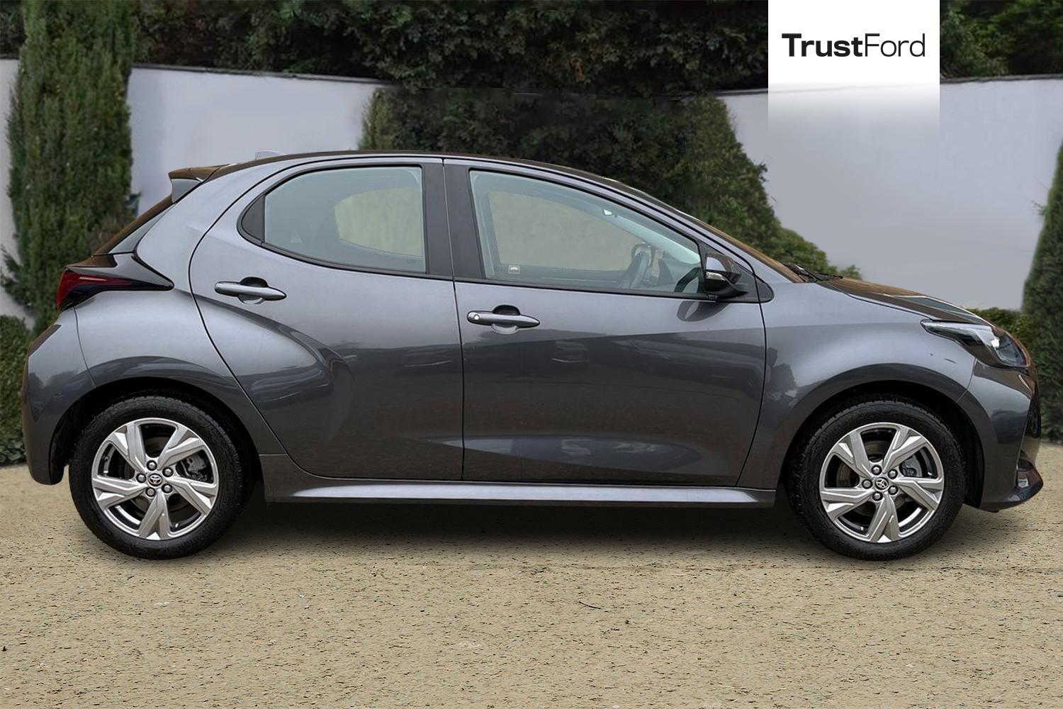 Toyota Yaris Photo 2