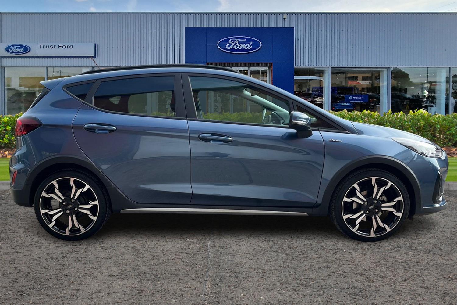 Ford FIESTA Photo 2