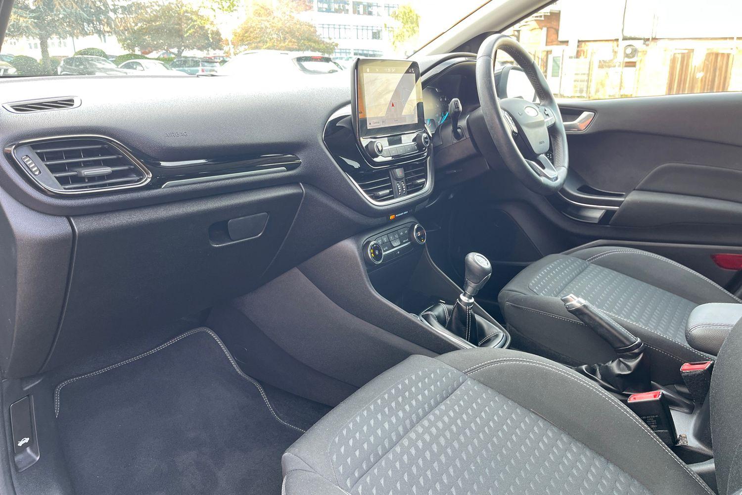 Ford Fiesta Photo 17
