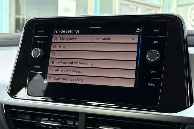 VOLKSWAGEN T-Roc Photo 37