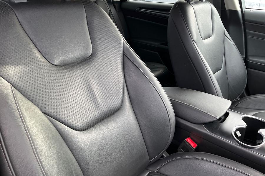 Ford MONDEO Photo autoimg-8978612e1e7487b964eb0c3255f73a0058bf2622.jpg