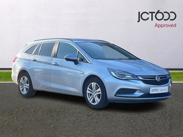 Used 2017 VAUXHALL Astra 1.6 CDTi BlueInjection Tech Line Nav Sports Tourer 5dr Diesel Manual Euro 6 (s/s) (136 ps) Silver at JCT600