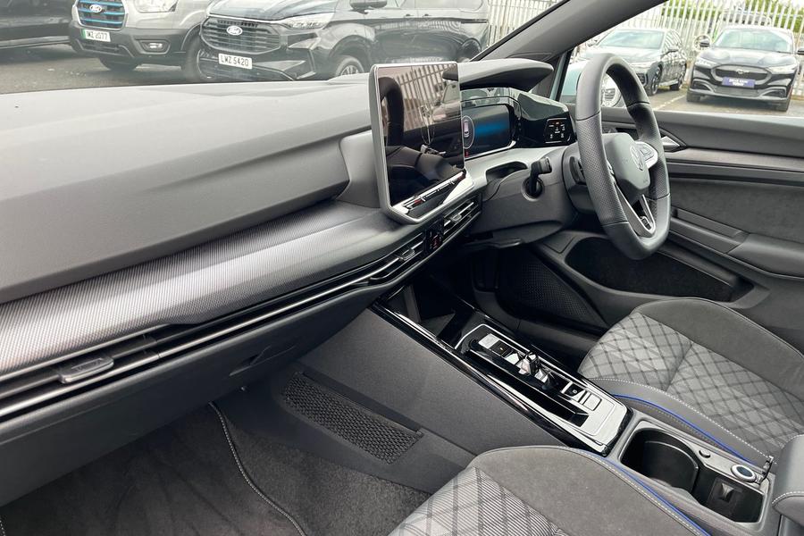 Volkswagen GOLF Photo autoimg-898fdf0bbafdb1c7cda8c87e45f010e222939f4d.jpg