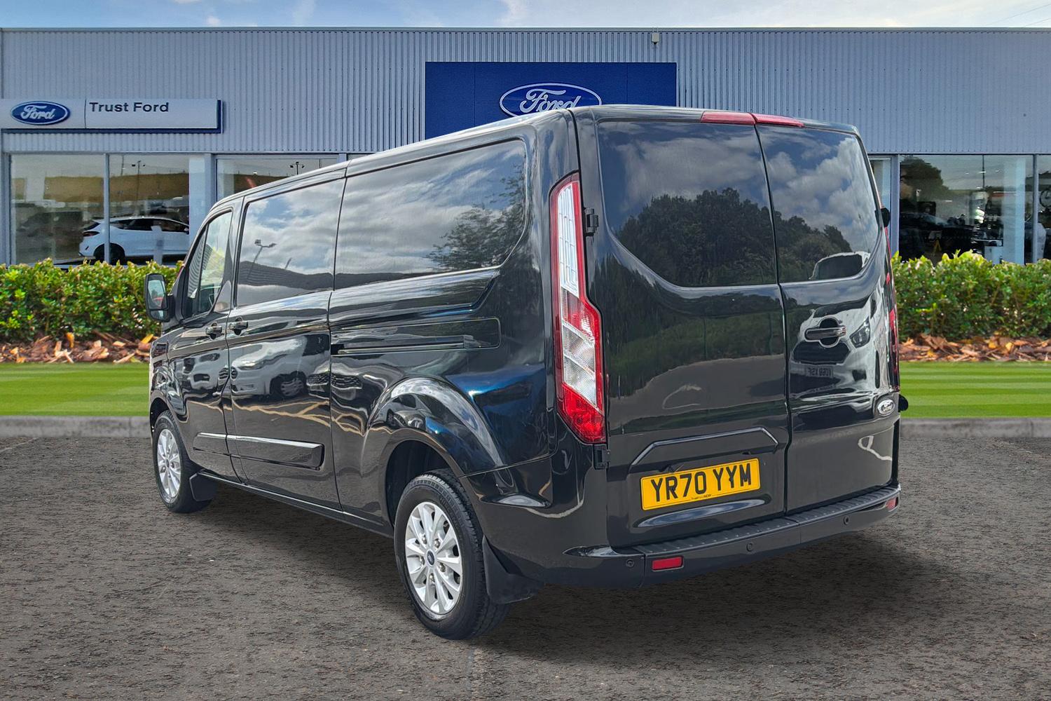 Ford TRANSIT CUSTOM Photo 1