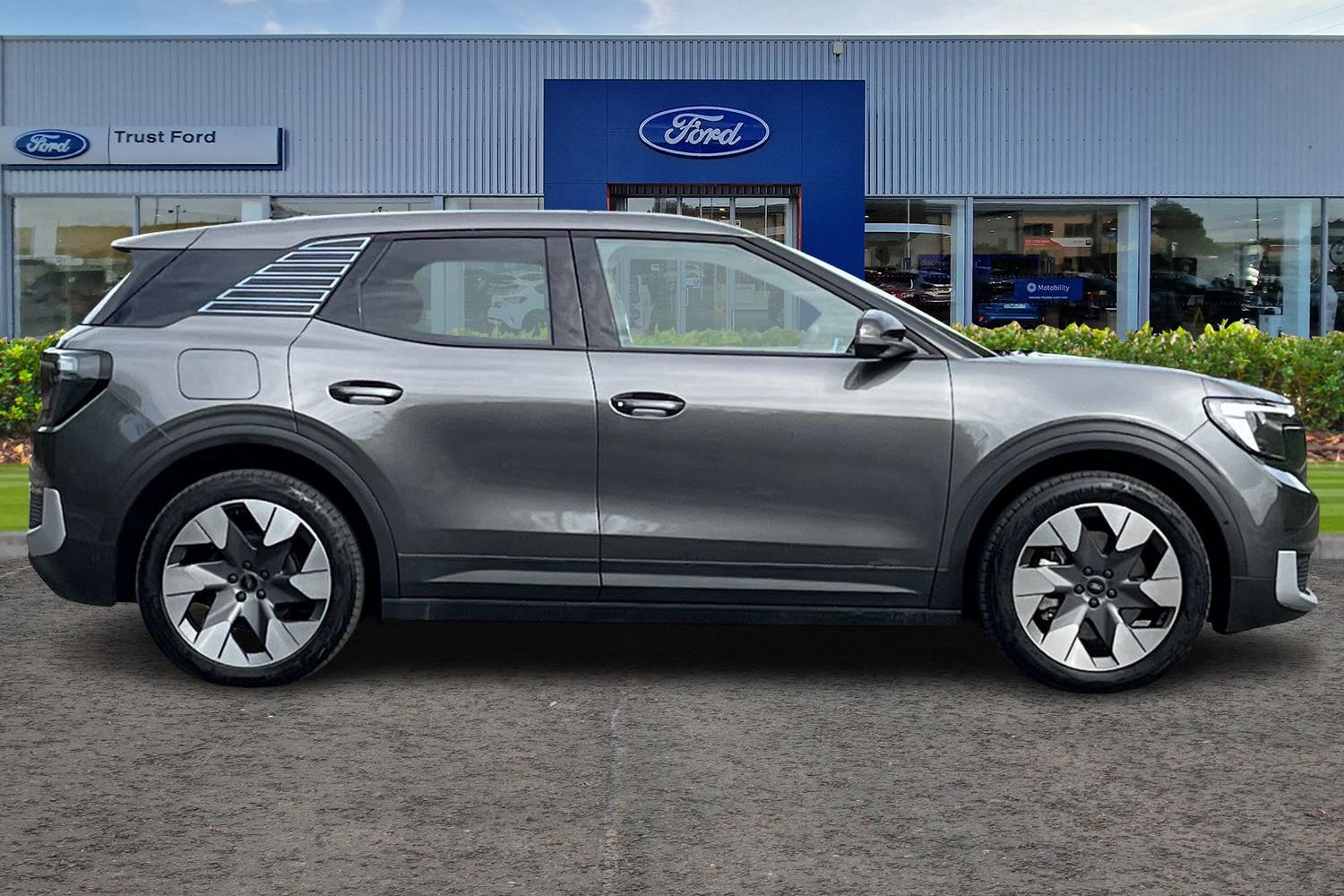 Ford Explorer Photo 2