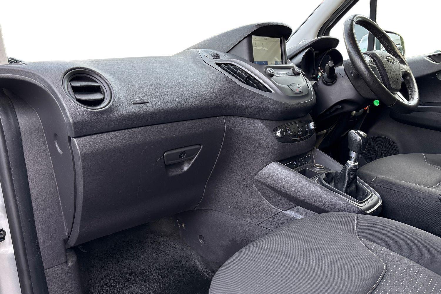 Ford TRANSIT COURIER Photo 2