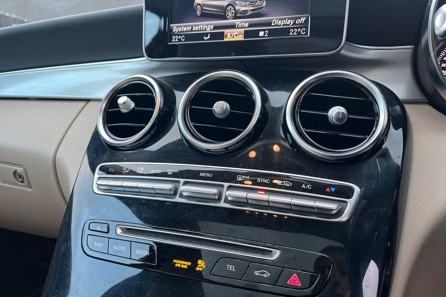 Mercedes-Benz C CLASS Photo 35