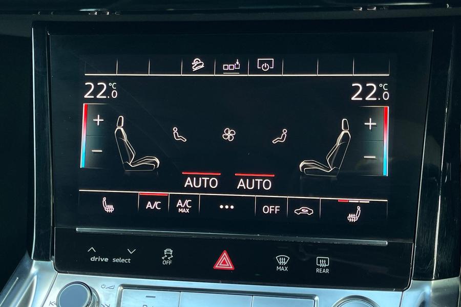 Audi e-tron Photo autoimg-89974f0b60362b6e326b4c4c33e0396647c15077.jpg