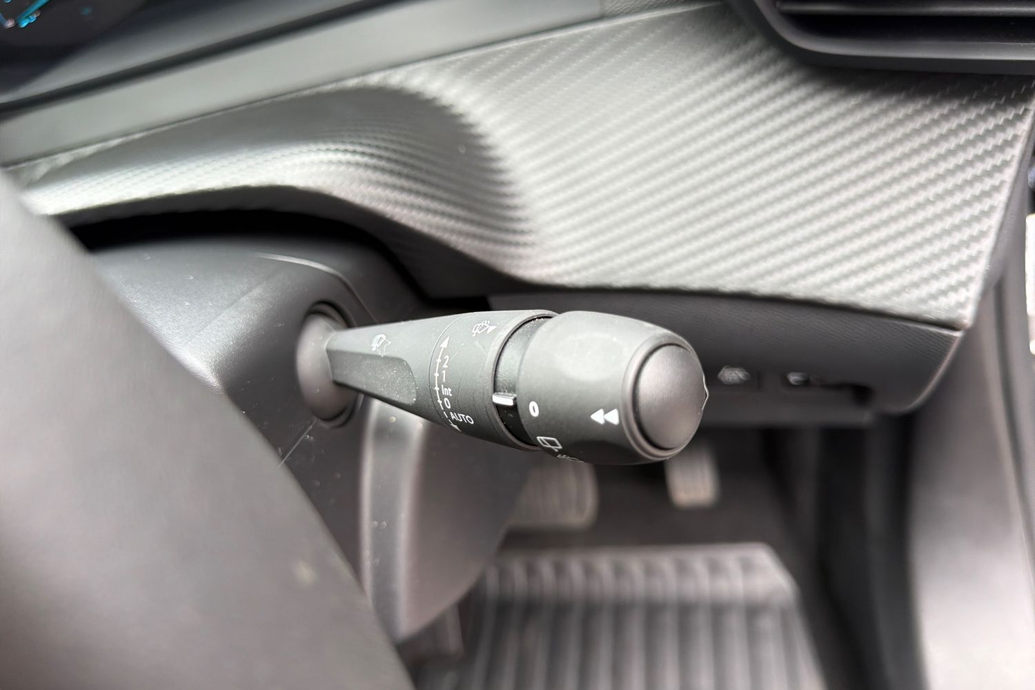 Peugeot E-2008 Photo 14
