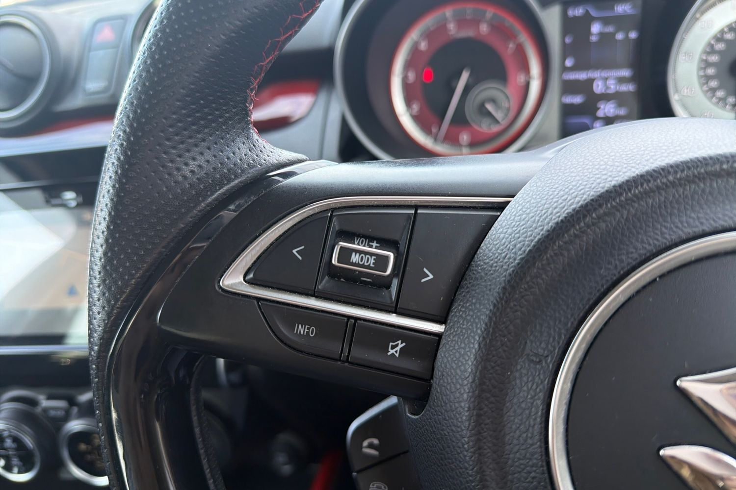 Suzuki SWIFT Photo 35