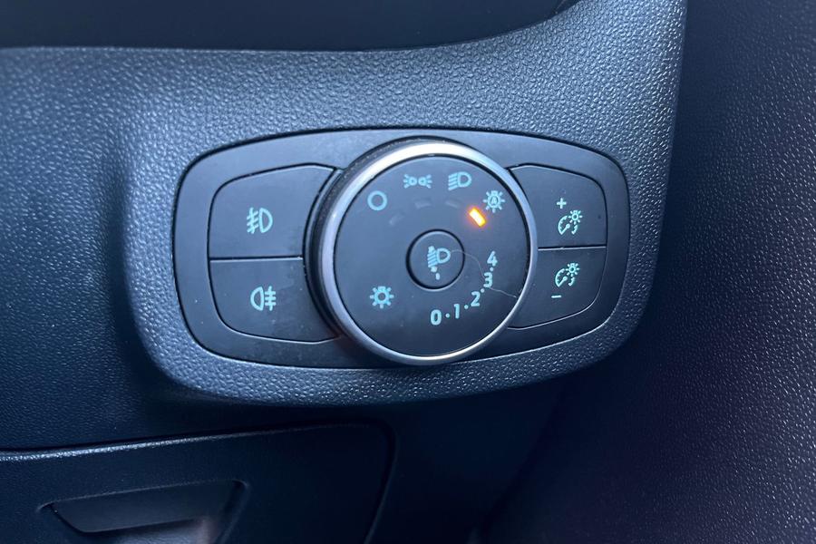 Ford FIESTA Photo autoimg-899e41b4acd23ef885c93d2a5fa78283ab2620b4.jpg