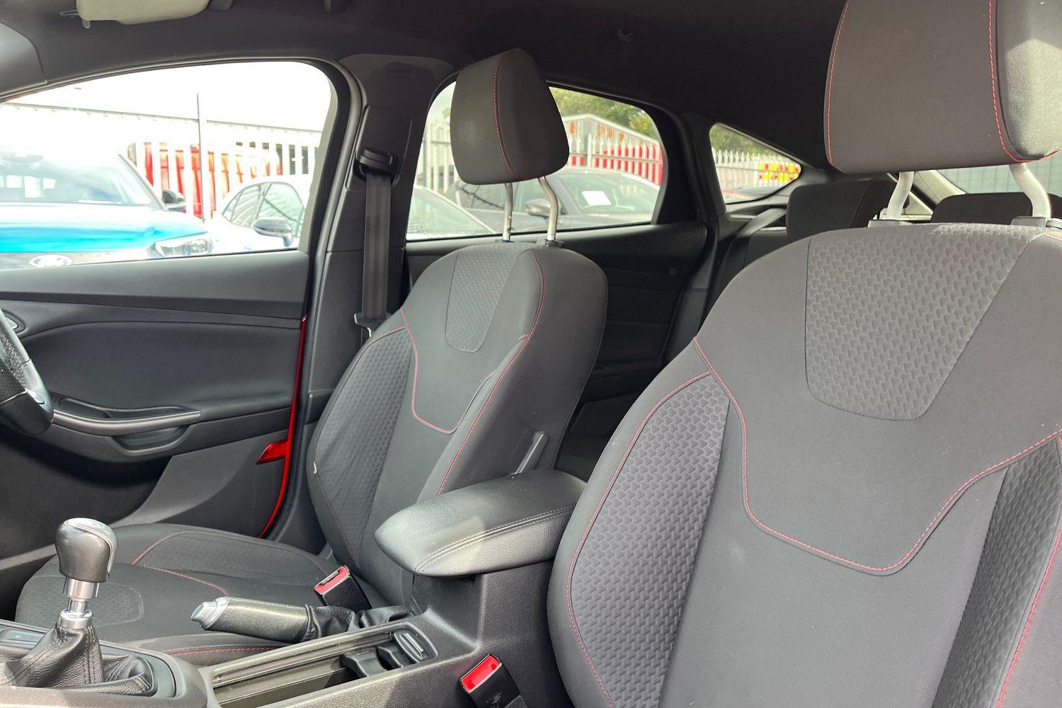 Ford FOCUS Photo 18