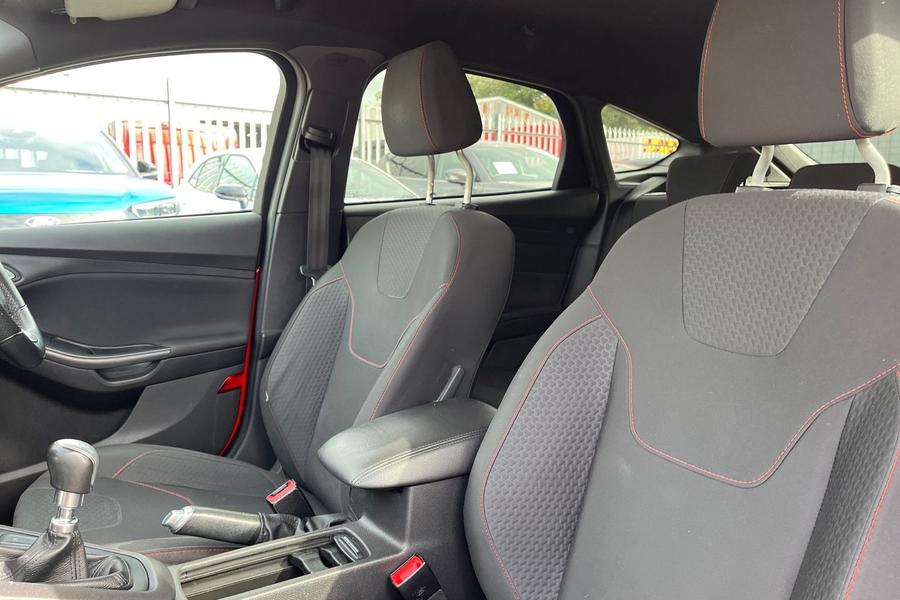 Ford FOCUS Photo autoimg-899fb22b0622a3cb43263969034daa633639d1c7.jpg