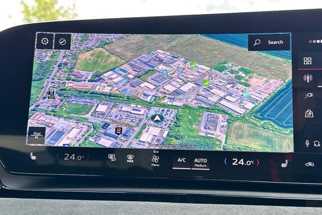 AUDI Q6 E-Tron Photo 14