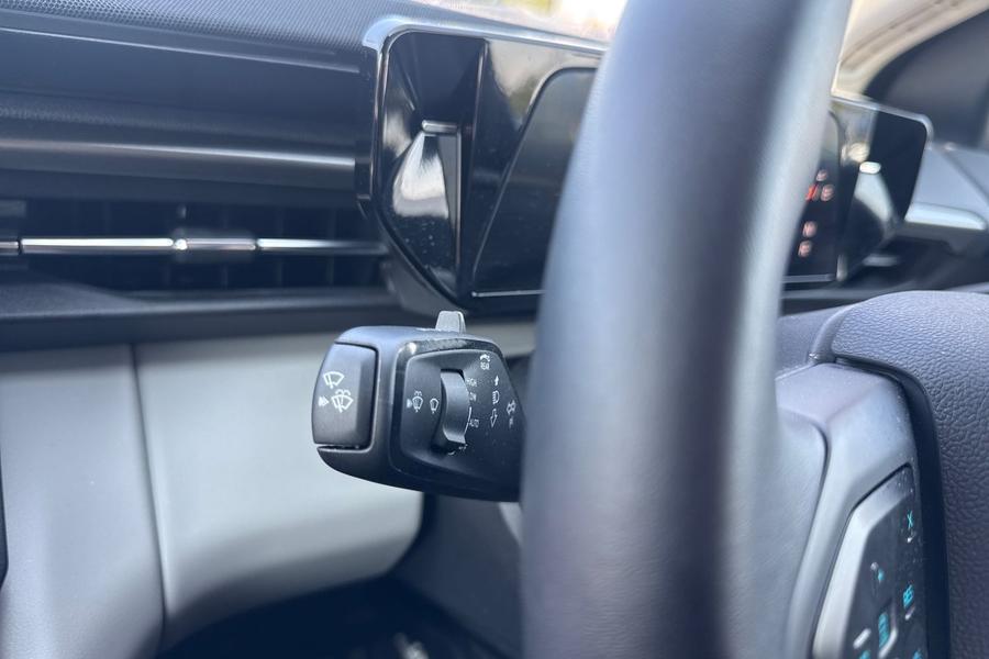 Ford EXPLORER Photo autoimg-89b24e219322e3668515699ffc66c5732c804c69.jpg