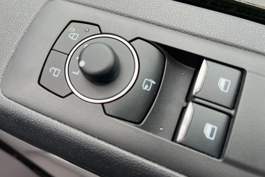 Ford TOURNEO CUSTOM Photo autoimg-89b5e1a8a5b02ccbfbc31bb6f4143d8a4cfa3b61.jpg