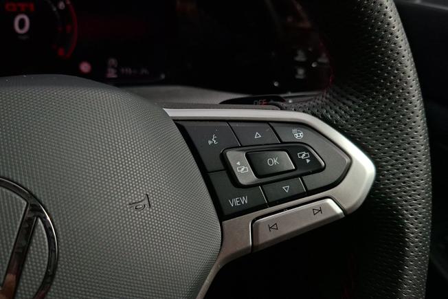 VOLKSWAGEN Golf Photo 17