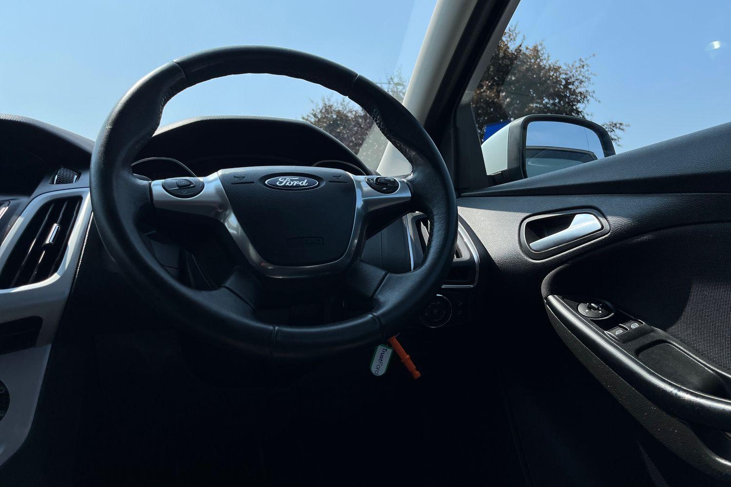 Ford Focus Photo 11