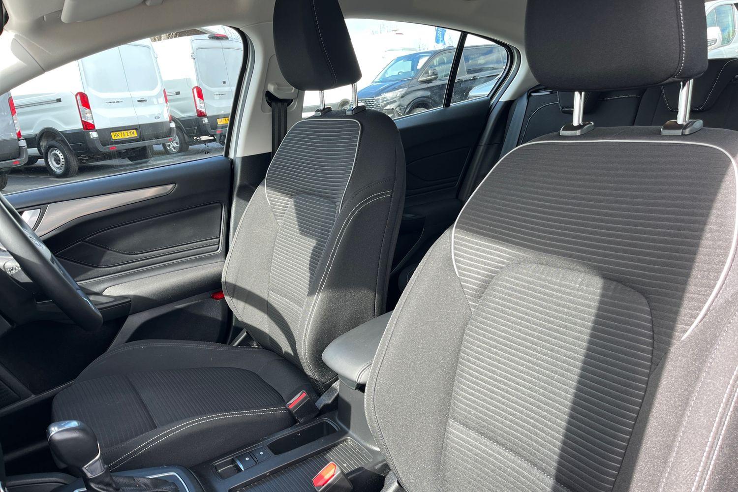 Ford FOCUS Photo 18