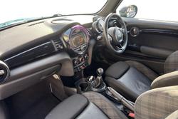 MINI Hatchback Photo 2