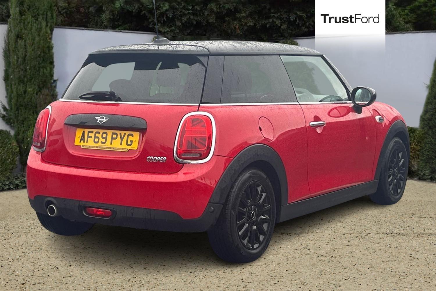 MINI HATCHBACK Photo 3