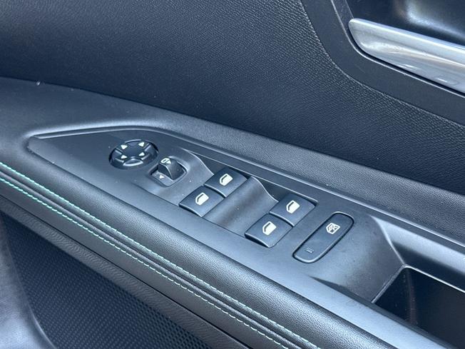PEUGEOT 5008 Photo 45