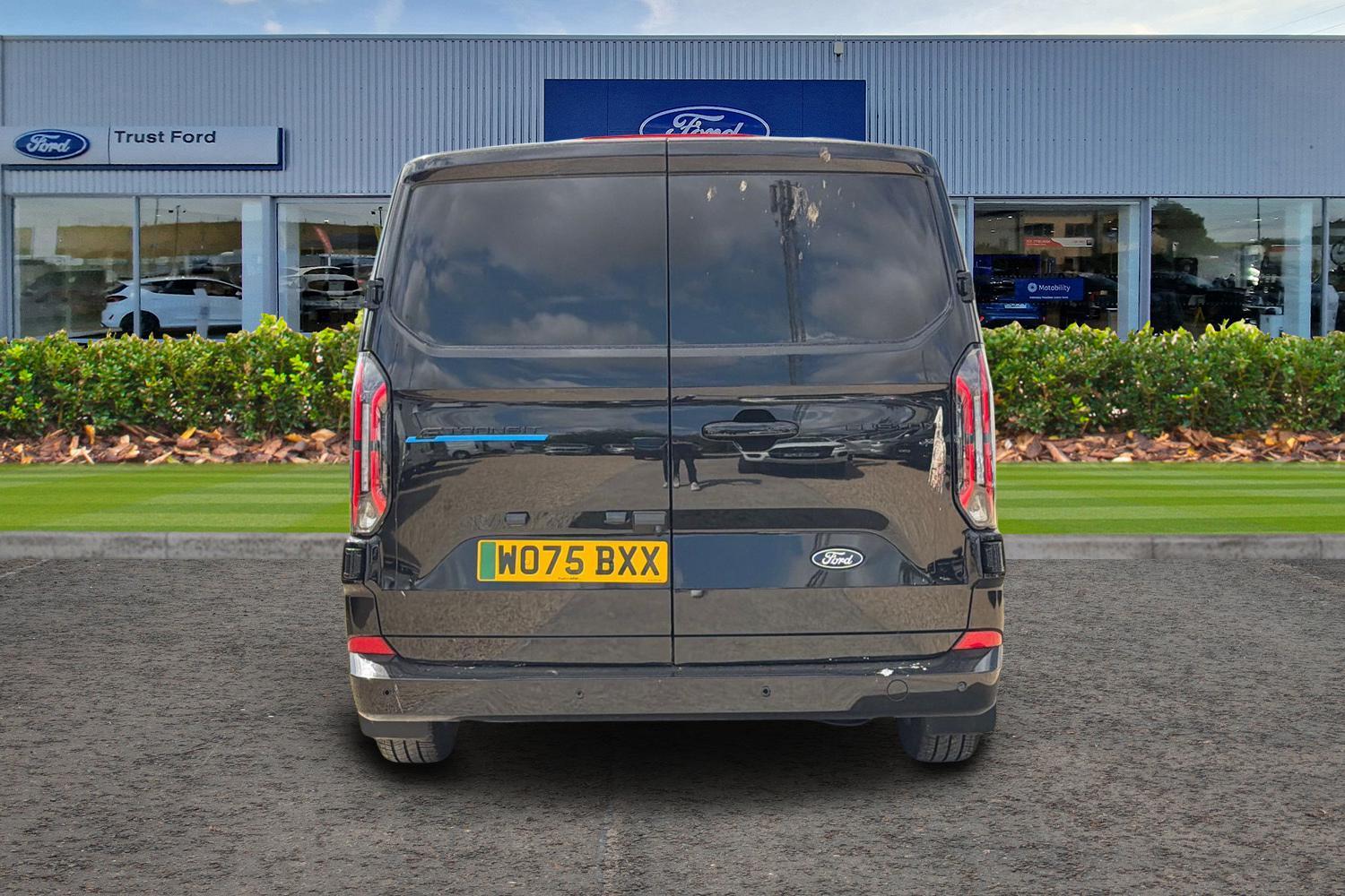 Ford E-TRANSIT CUSTOM Photo 12