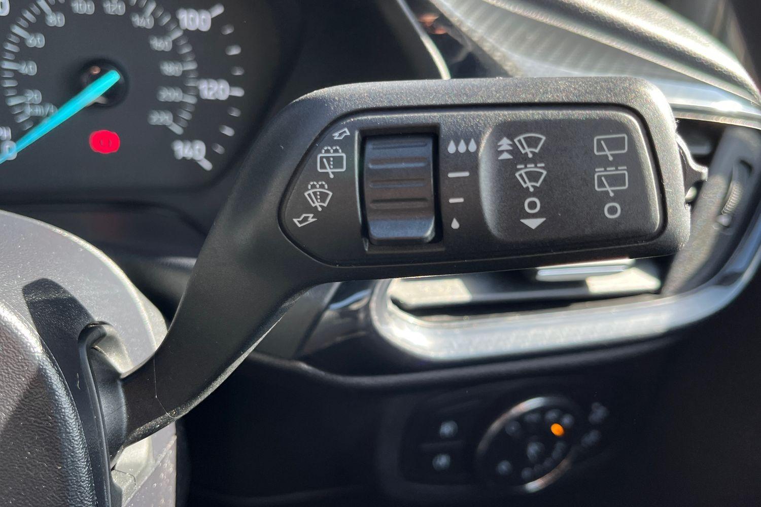 Ford FIESTA Photo 14