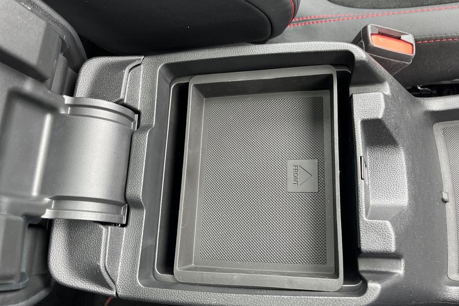 Ford Kuga Photo autoimg-89cc8f8a428188c6433c7a57bc0b080cfa066fb0.jpg