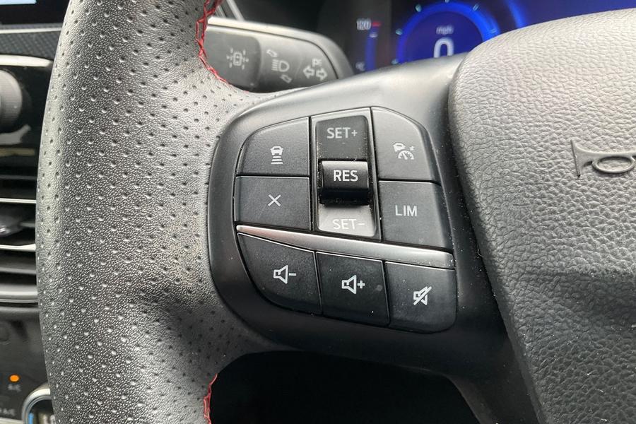 Ford KUGA Photo autoimg-89d21363382370d693b0aea2da67e0db8839089a.jpg