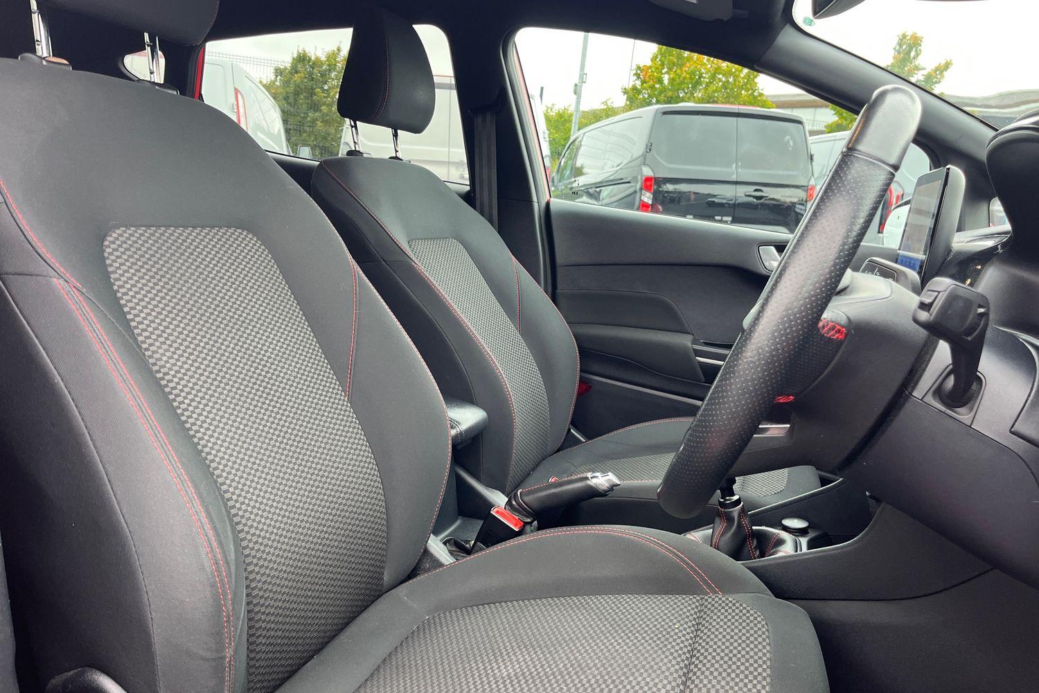 Ford Fiesta Photo 16