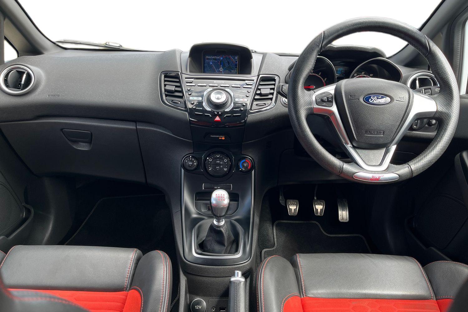 Ford FIESTA Photo 9