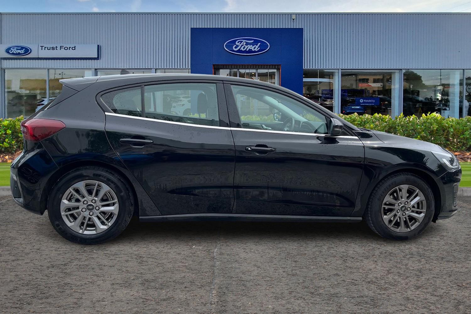 Ford FOCUS Photo 2