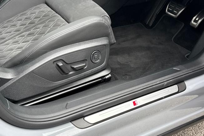 AUDI Q4 e-tron Photo 31