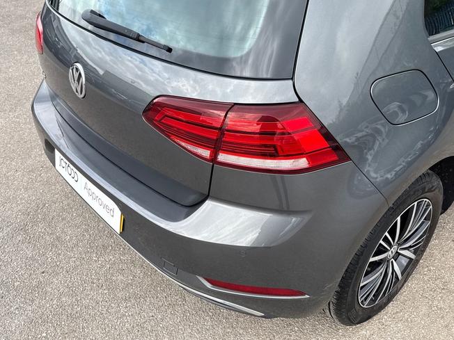 Volkswagen Golf Photo 22