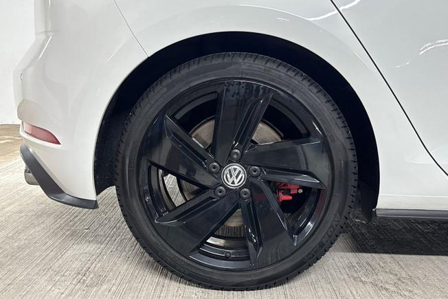 VOLKSWAGEN Golf Photo 5