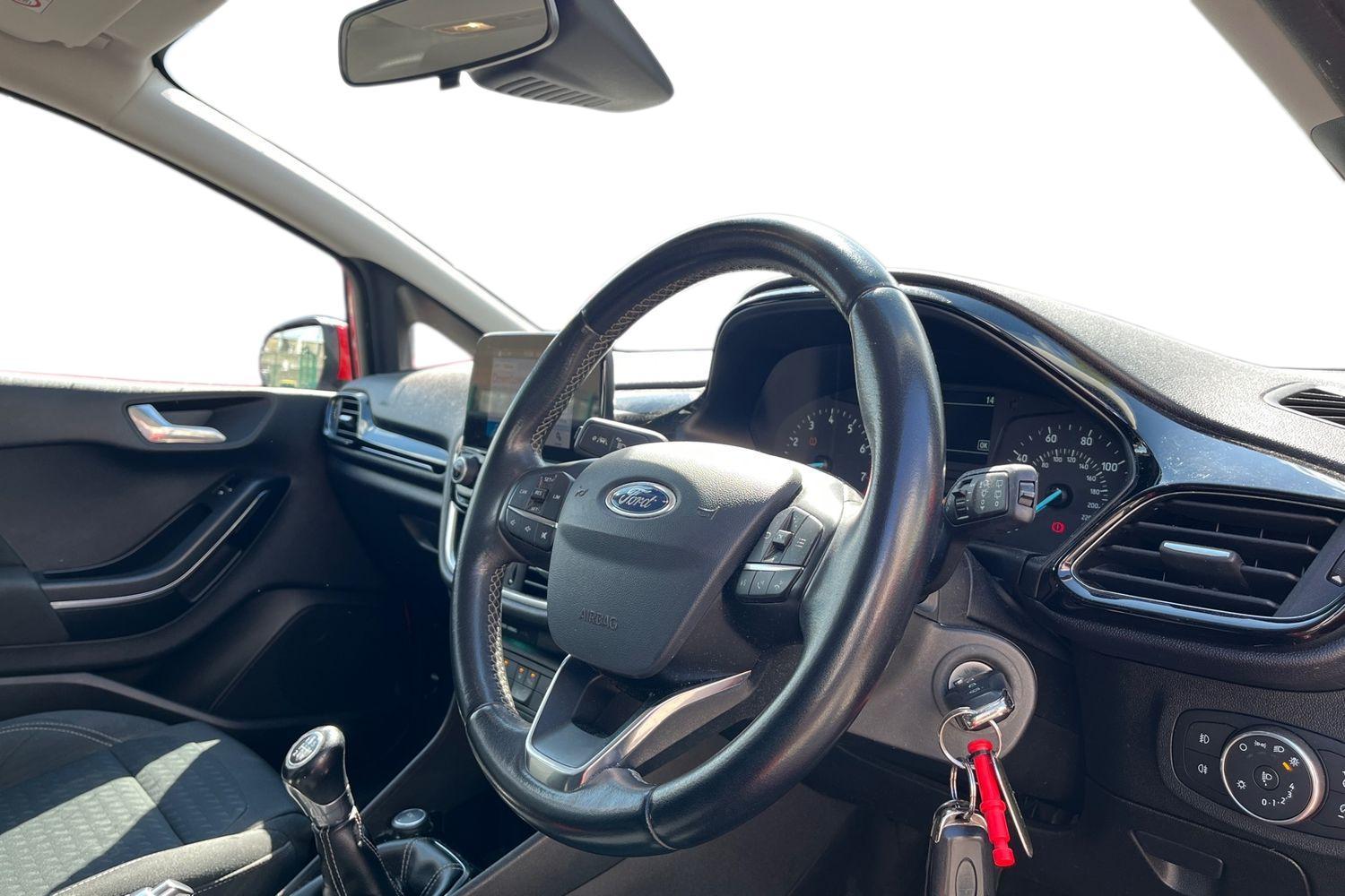 Ford FIESTA Photo 8