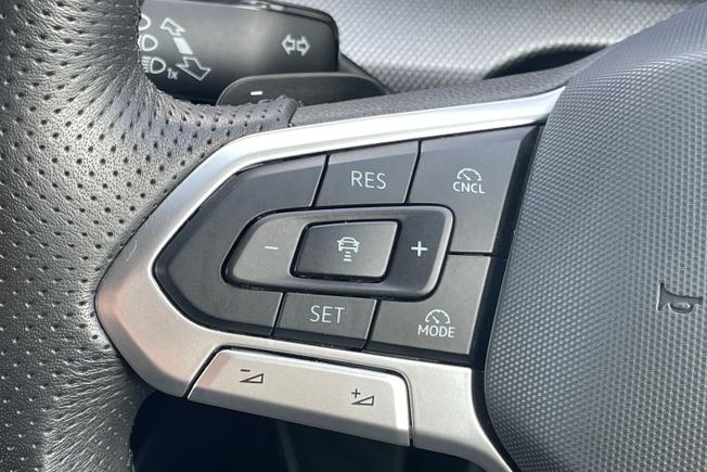 VOLKSWAGEN Golf Photo 16
