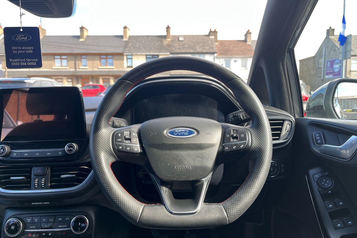 Ford FIESTA Photo 11