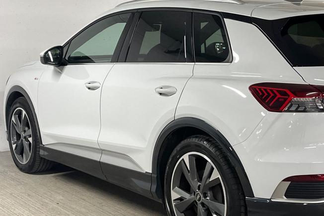 AUDI Q4 e-tron Photo 32