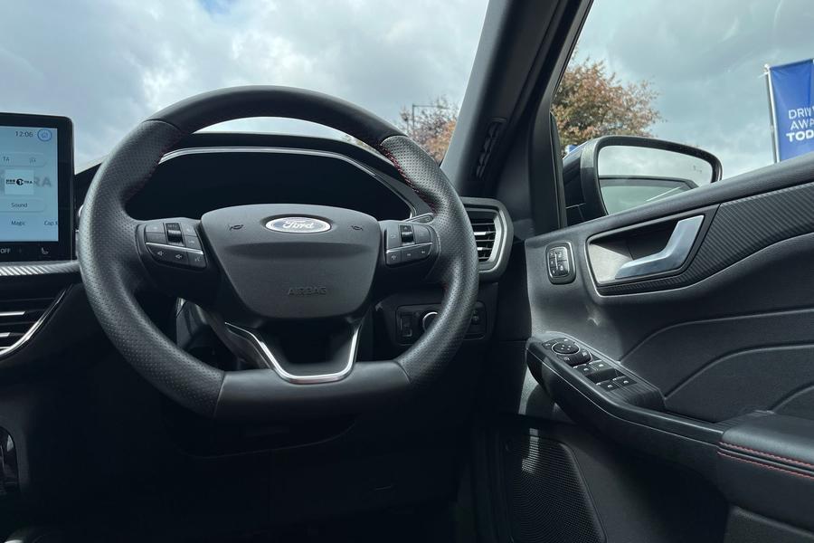 Ford Kuga Photo autoimg-89fd7a7874fd43438f2eab45abf952e296f542d8.jpg