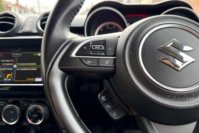 SUZUKI Swift Photo 16