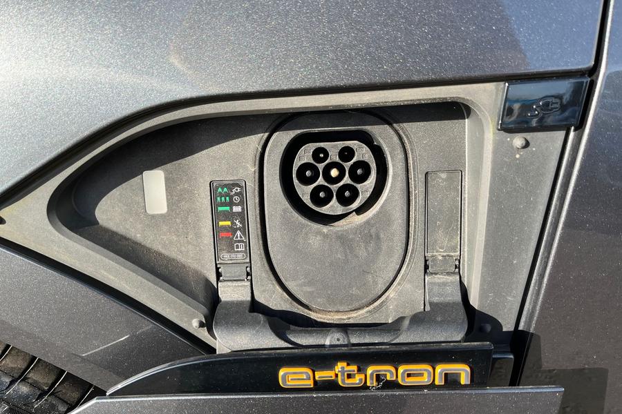 Audi E-TRON Photo autoimg-8a0992d9a281a3bc357b765ea6e71557f6987da7.jpg