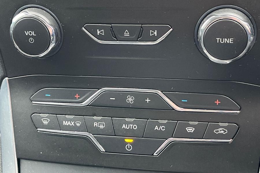 Ford GALAXY Photo autoimg-8a0c5ff9721a098fb715d8b97e0c72e308964e5f.jpg