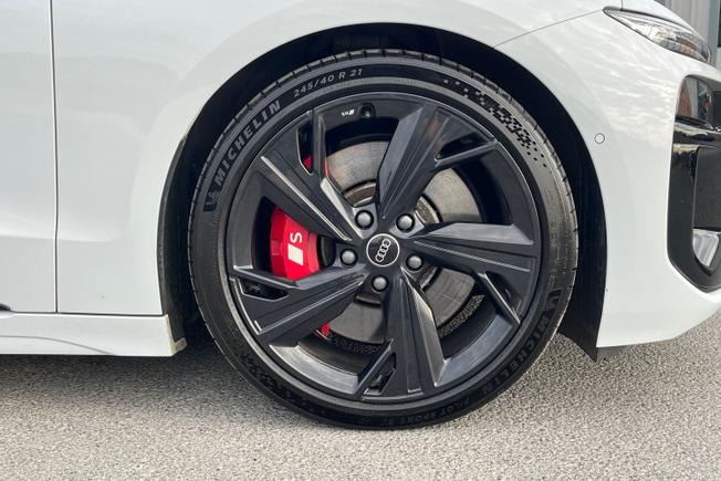 AUDI S6 E-Tron Avant Photo 5