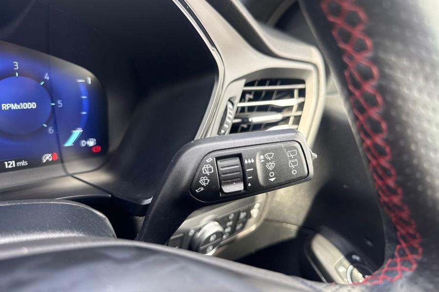 Ford KUGA Photo autoimg-8a0fe73dd43340225f7d7170226c971d6ceb6980.jpg