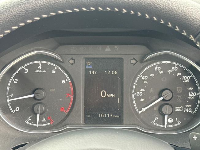 TOYOTA Yaris Photo 15