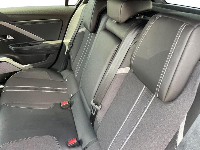 VAUXHALL Astra Photo 9
