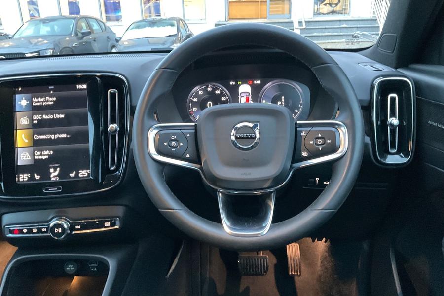 Volvo XC40 Photo autoimg-8a132f4a685f853dfdcc25dd8cbc447783d2dd40.jpg